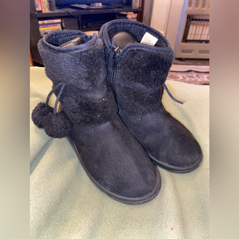 Ugg type boots girls